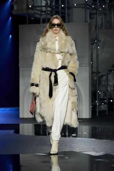 Look 32
